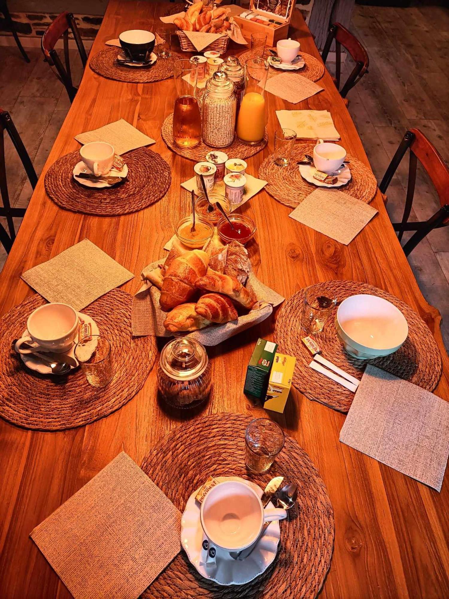 Cahagnes Le Moulin De Benneville Chambres D'Hotes, Petit Dejeuner Compris מראה חיצוני תמונה